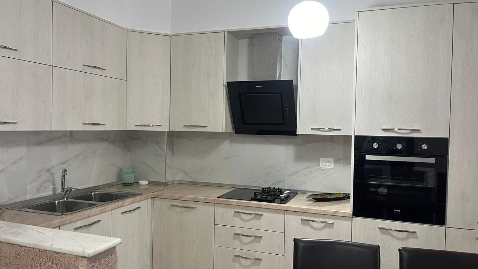 Visar Apartments Vlorë Екстериор снимка