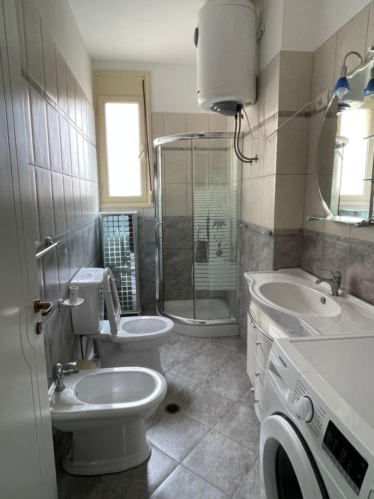 Visar Apartments Vlorë Екстериор снимка