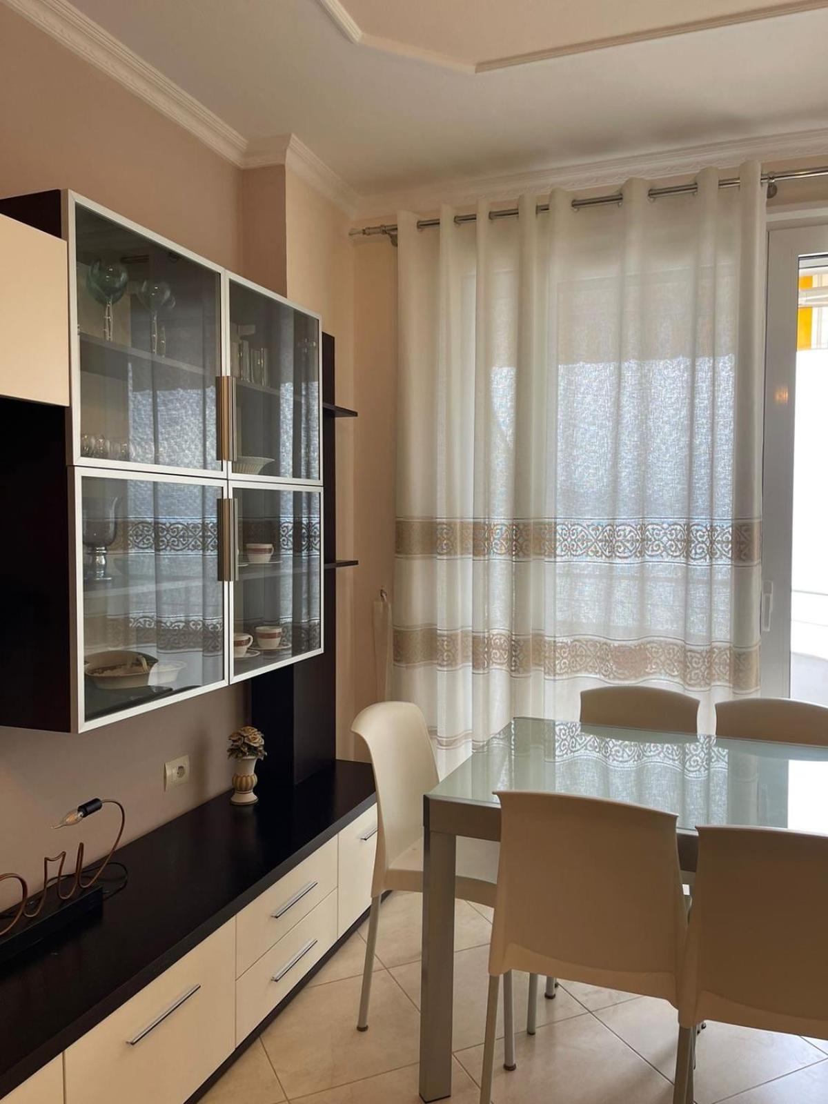 Visar Apartments Vlorë Екстериор снимка